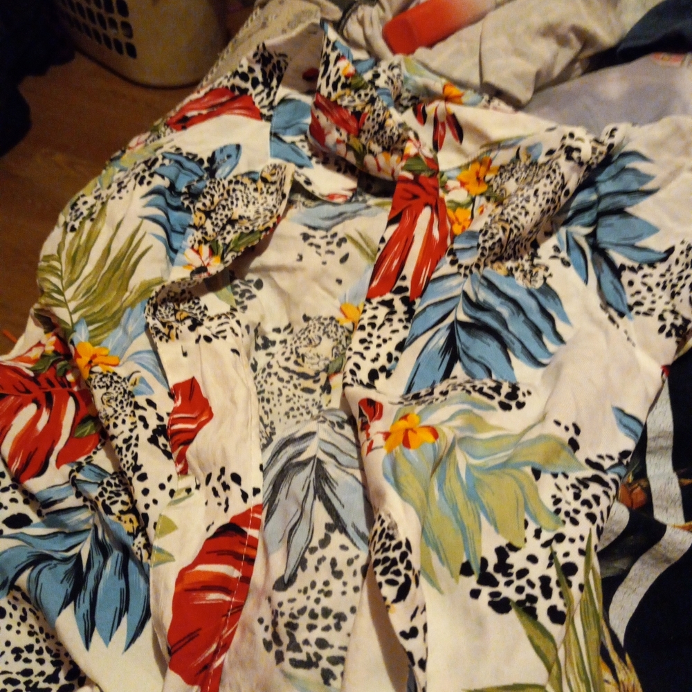Short sleeve tropical.shirt